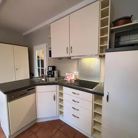 Robbe Apartment *